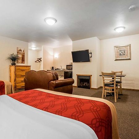 Econo Lodge Inn & Suites Kalispell - Glacier National Park Gateway Eksteriør bilde